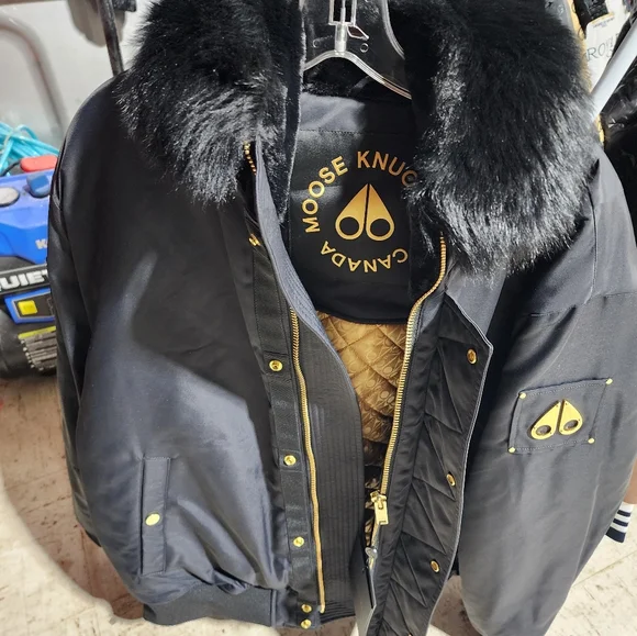 Moose Knuckles Black Puffer Jacket Gold Series. Brand NEW!!!